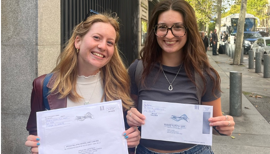 American University students Eve Bryner and Ana Martino encouraged peers to vote in Madrid, Spain. (Photo courtesy of Lane Thimmesch)