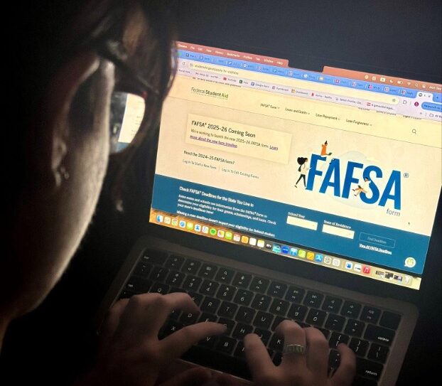 A student learns more about the 2025-2026 FAFSA application set to open Dec. 1. (Credit: Sofia Marcus)