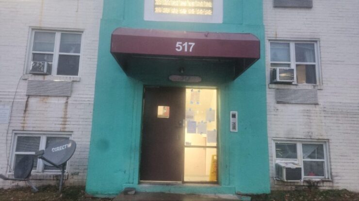 An affordable housing units in the Arlandria neighborhood of Alexandria city. Photo by Hajar Aboueddahab