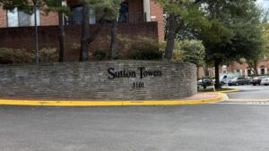 The leaks is near the entrance to Sutton Towers, located at 3101 New Mexico Ave NW. (Anastasia Menchyk)