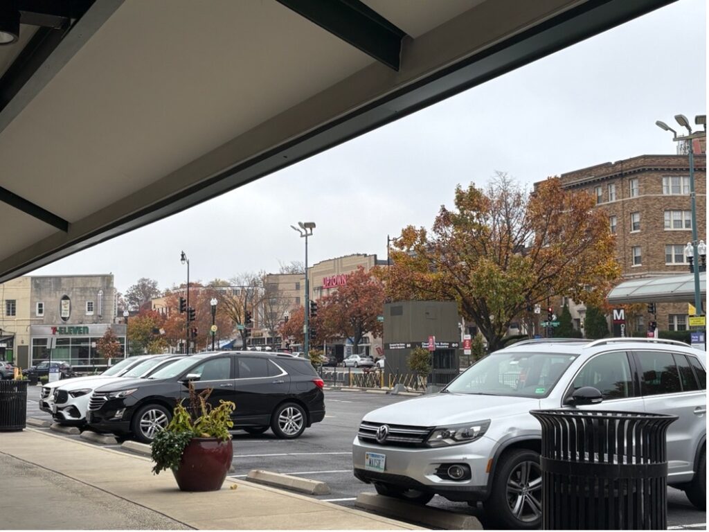 Wonder's newest location sits next to the entrance to the Cleveland Park Metro stop and across from the Uptown Theater. (Anastasia Menchyk)